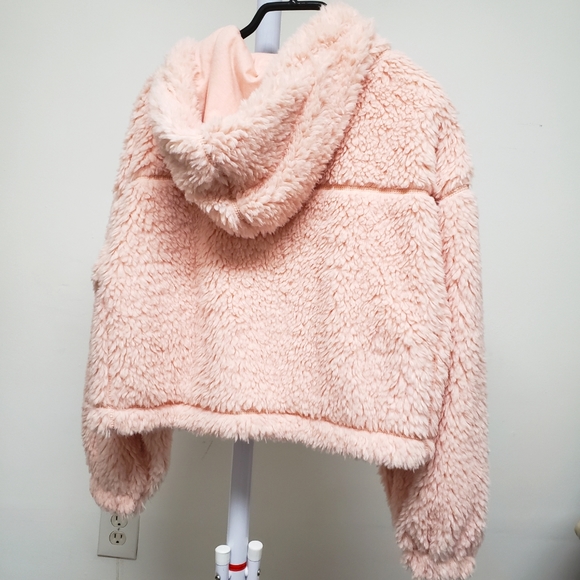 BRAND NEW URBAN OUTFITTERS SWEATSHIRT - Picture 2 of 3